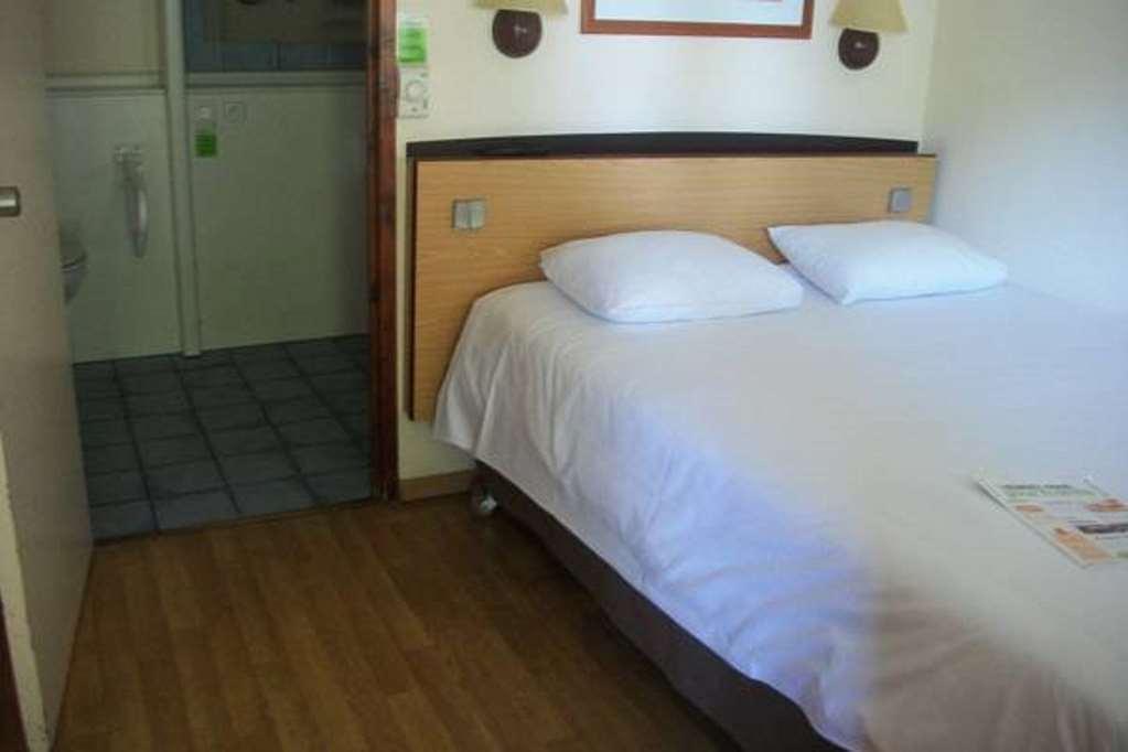 Kyriad Tarbes Bastillac Zimmer foto