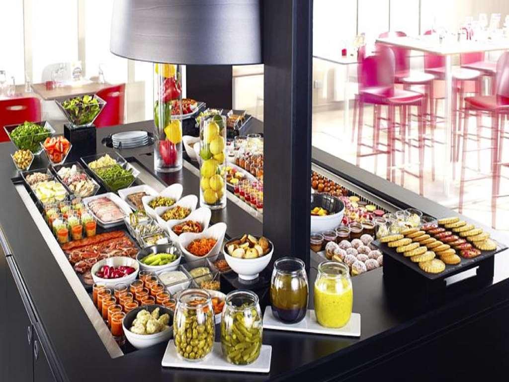 Kyriad Tarbes Bastillac Restaurant foto
