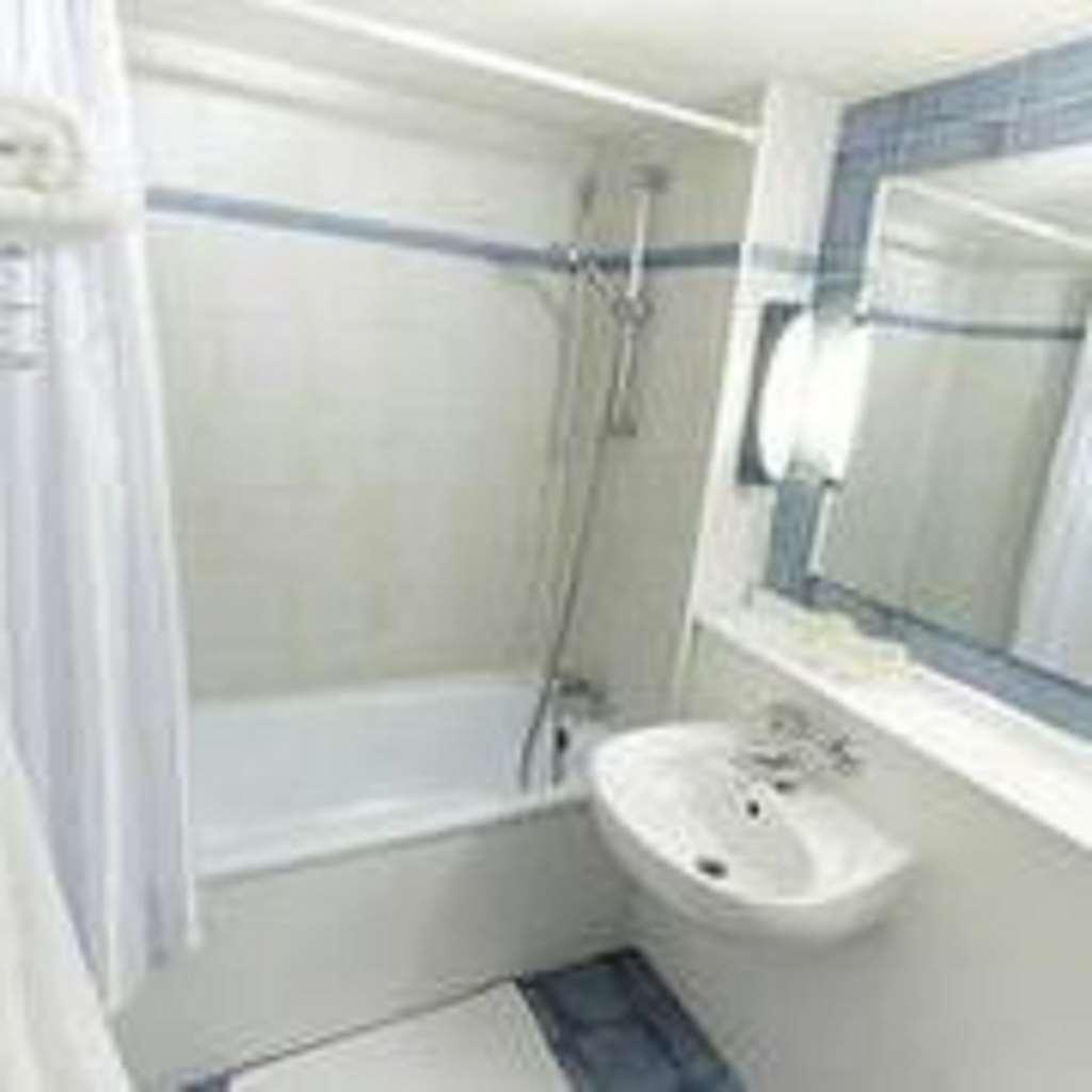 Kyriad Tarbes Bastillac Zimmer foto