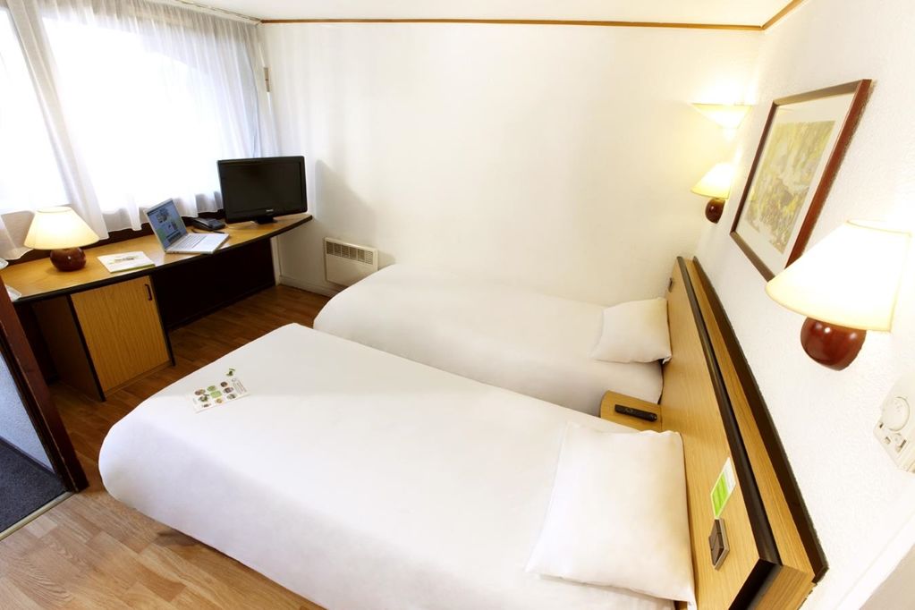 Kyriad Tarbes Bastillac Zimmer foto